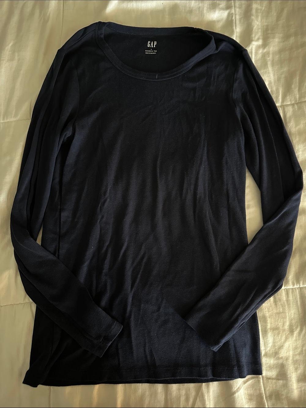 GAP women’s  Long-Sleeve Crewneck Shirt - Navy Blue